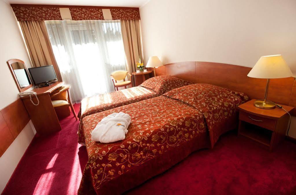 Jantar Medical Spa Dziwnówek Extérieur photo